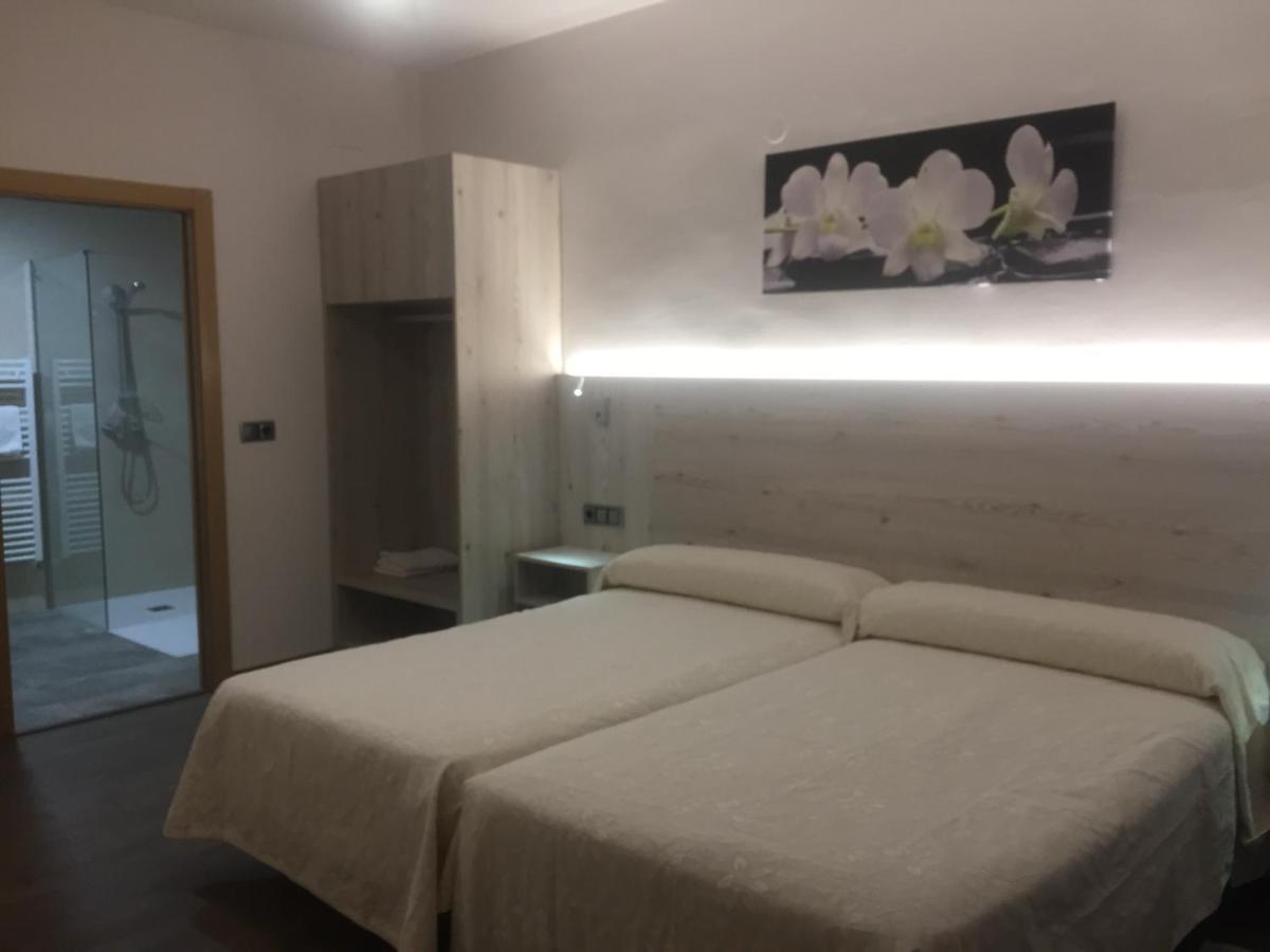 Hostal Pirineos Aínsa Exteriör bild
