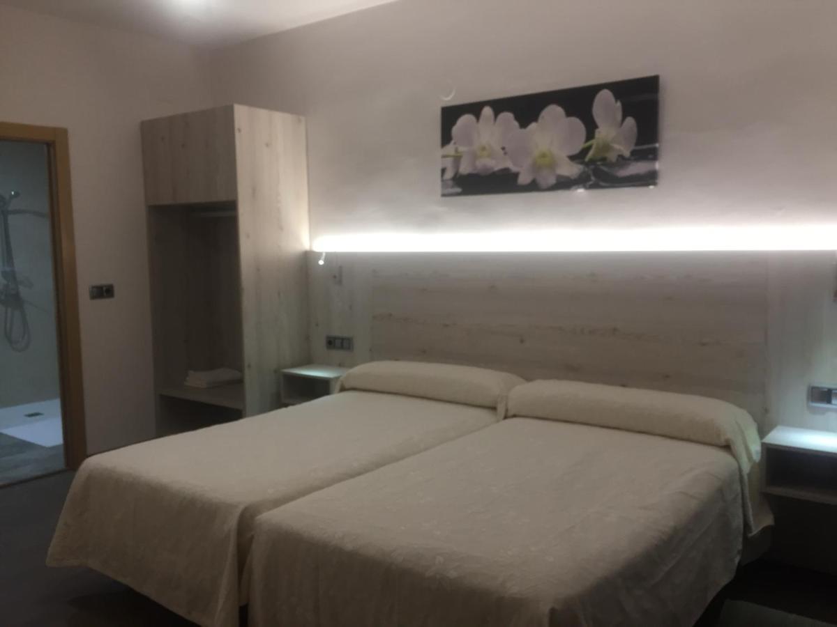 Hostal Pirineos Aínsa Exteriör bild