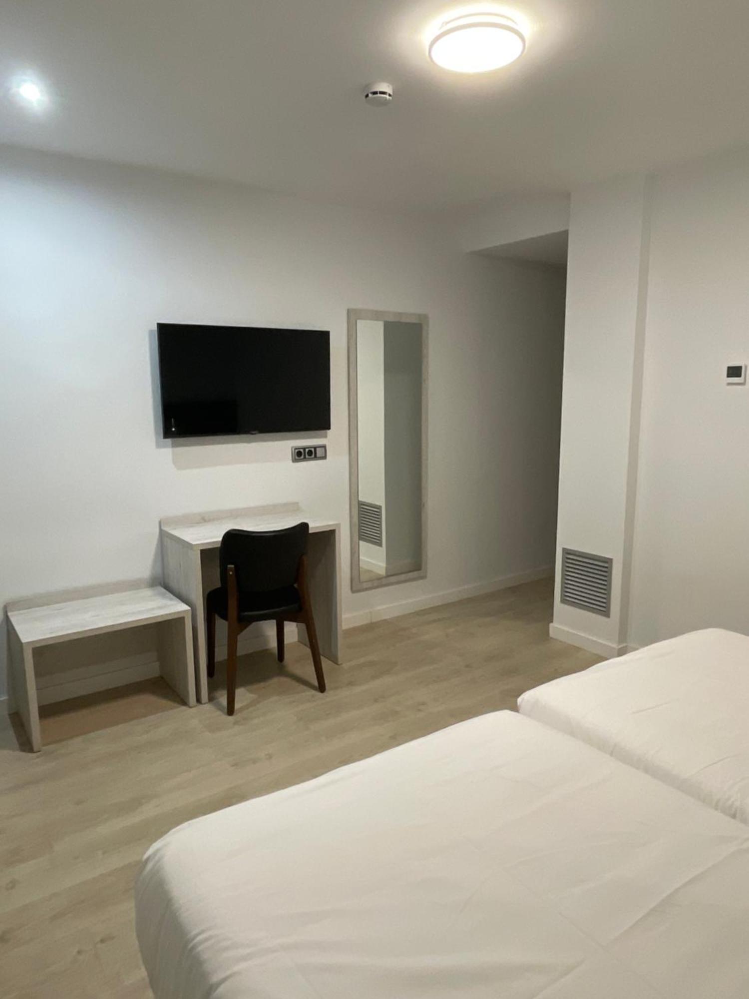 Hostal Pirineos Aínsa Exteriör bild