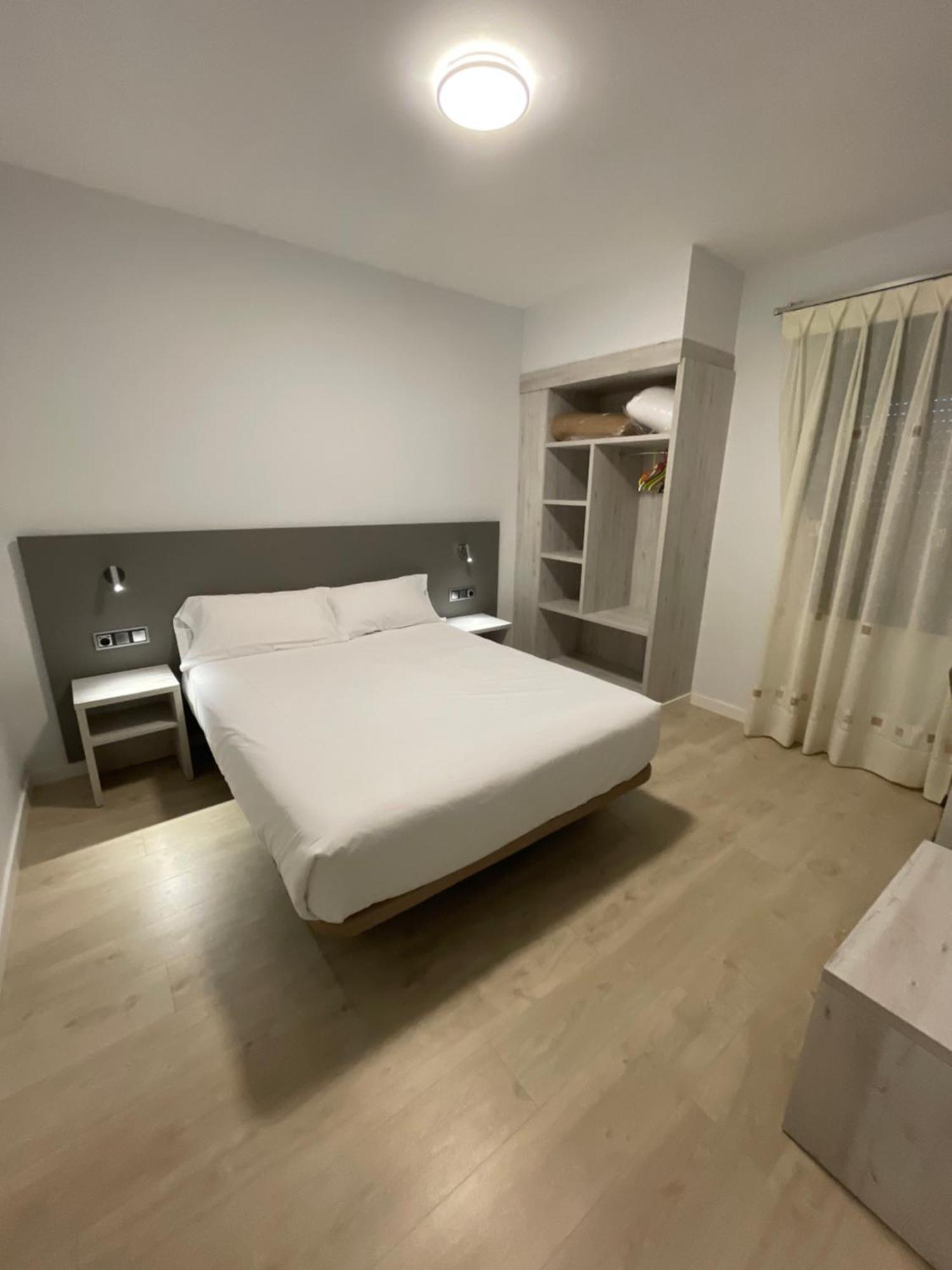 Hostal Pirineos Aínsa Exteriör bild