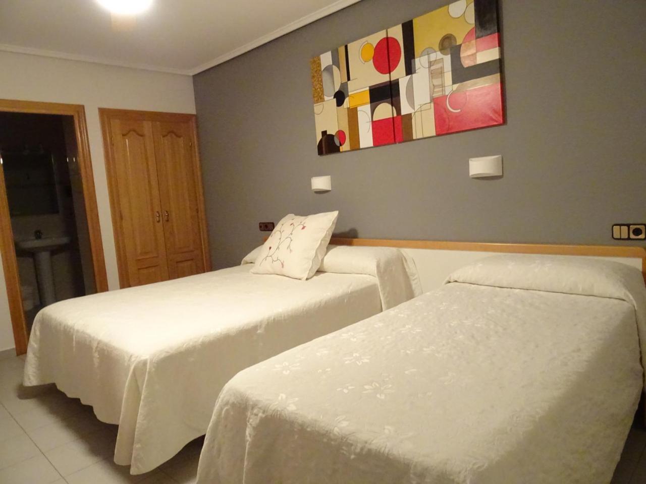 Hostal Pirineos Aínsa Exteriör bild