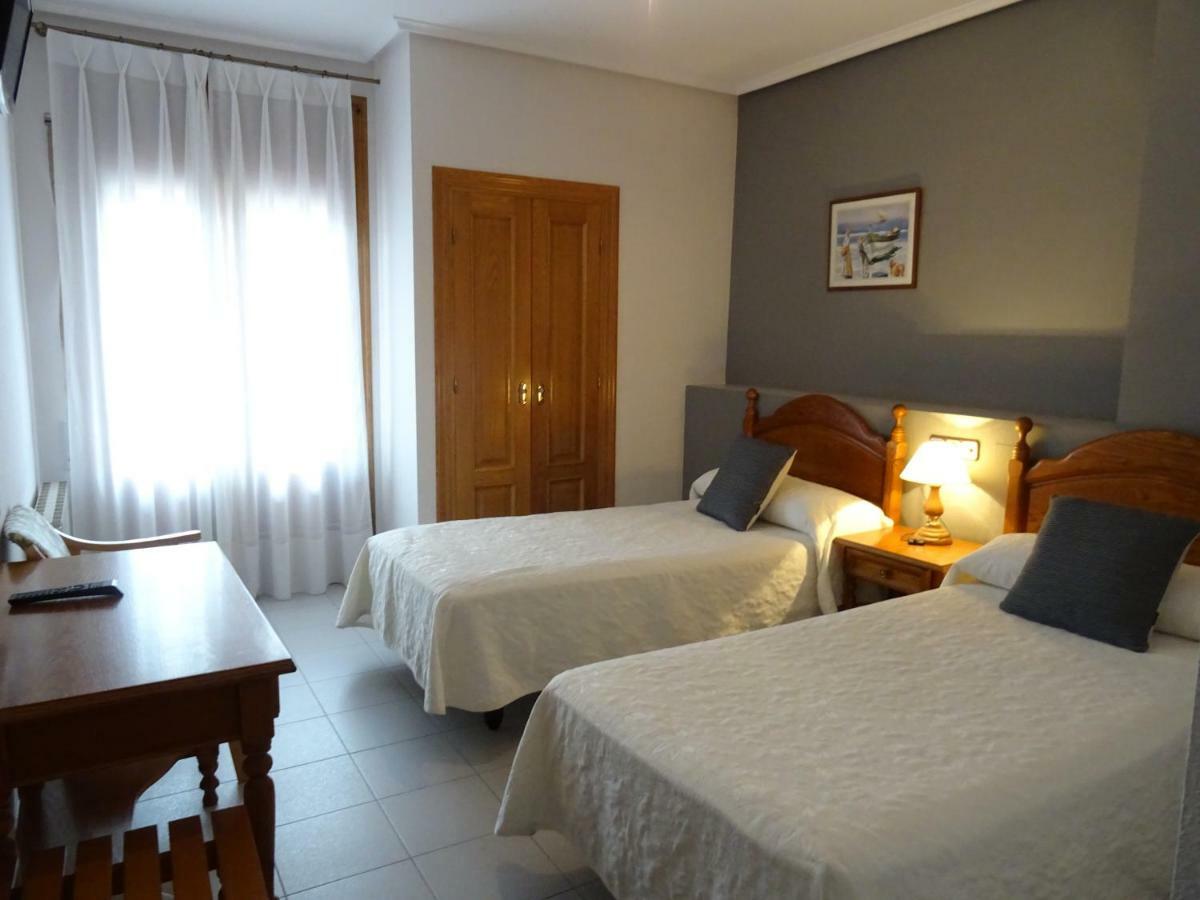 Hostal Pirineos Aínsa Exteriör bild